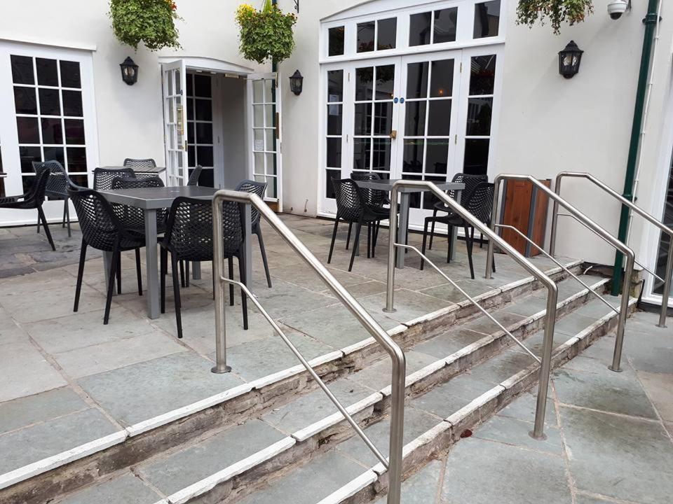 The George Hotel Wetherspoon 브레컨 외부 사진