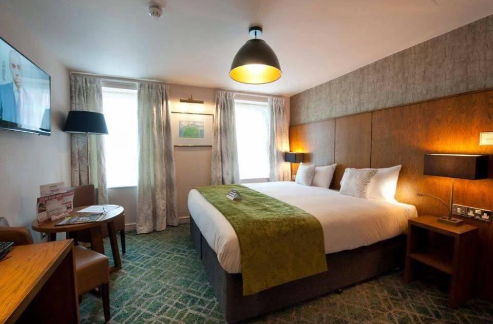 The George Hotel Wetherspoon 브레컨 외부 사진
